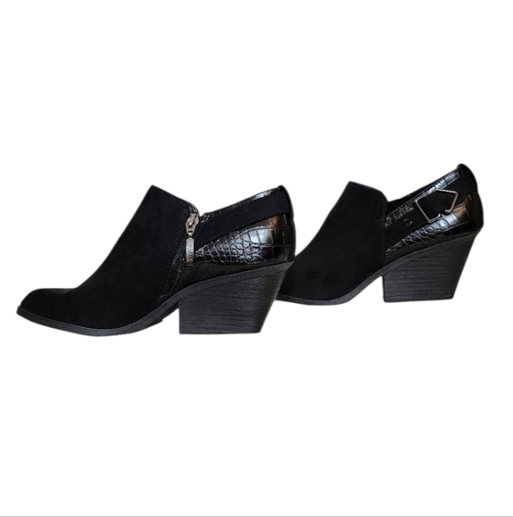 Michael Shannon Black Ankle Booties with Buckle Detail 7.5 - Picture 3 of 9